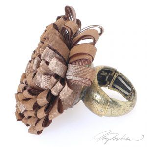 Anillo de Bisutería Flor de Tela FLOR1 de la Colección CORONA