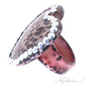 Anillo de Metacrilato CORAZ2 Animal Print de la Colección CORONA VENCIDA