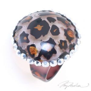 Anillo de Metacrilato CiR1ZIR1 Animal Print de la Colección CORONA VENCIDA