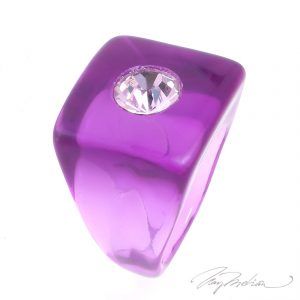 Anillo de Metacrilato Cuadrado Violeta METACUAD de la Colección CORONA