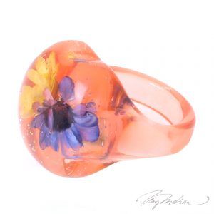 Anillo de Diseño Metacrilato Rosado METAFLOR de la Colección CORONA