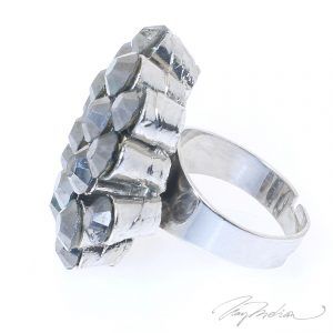 Anillo vanguardista CRISACE de la Colección CORONA