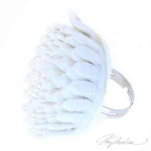 Anillo de Flor de Tela de fieltro Gris FLORFIE de la Colección CORONA