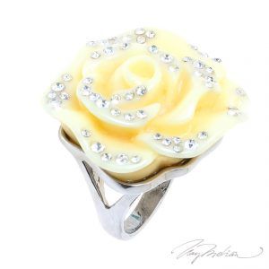 Anillo de Resina Beige y Cristales FLORESI de la Colección CORONA