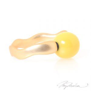 Pulsera Vanguardista VIVICUR en Amarillo de la Colección CORONA