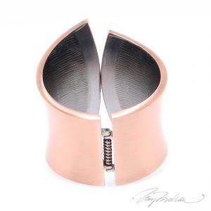 Brazalete Satinado en color Cobre MUJMAV de la Colección CORONA