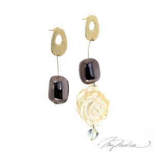 Pendientes Asimétricos Flor de Alcalá de la Colección Descon