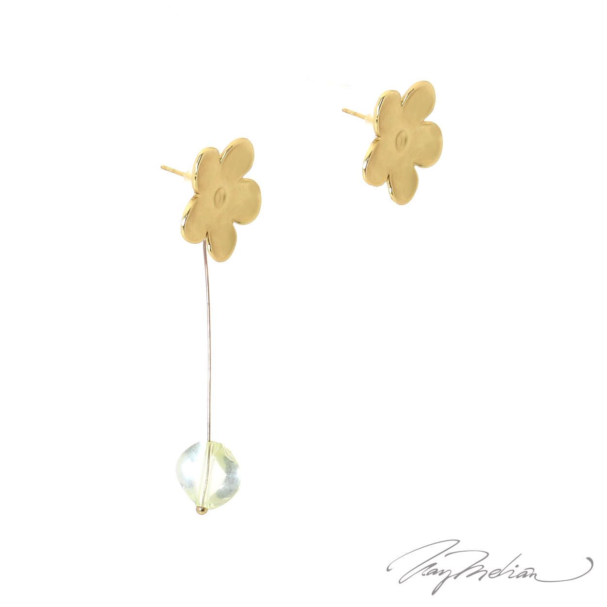 Pendientes Asimétricos Flores de Granada de la Colección Descon - Imagen 4